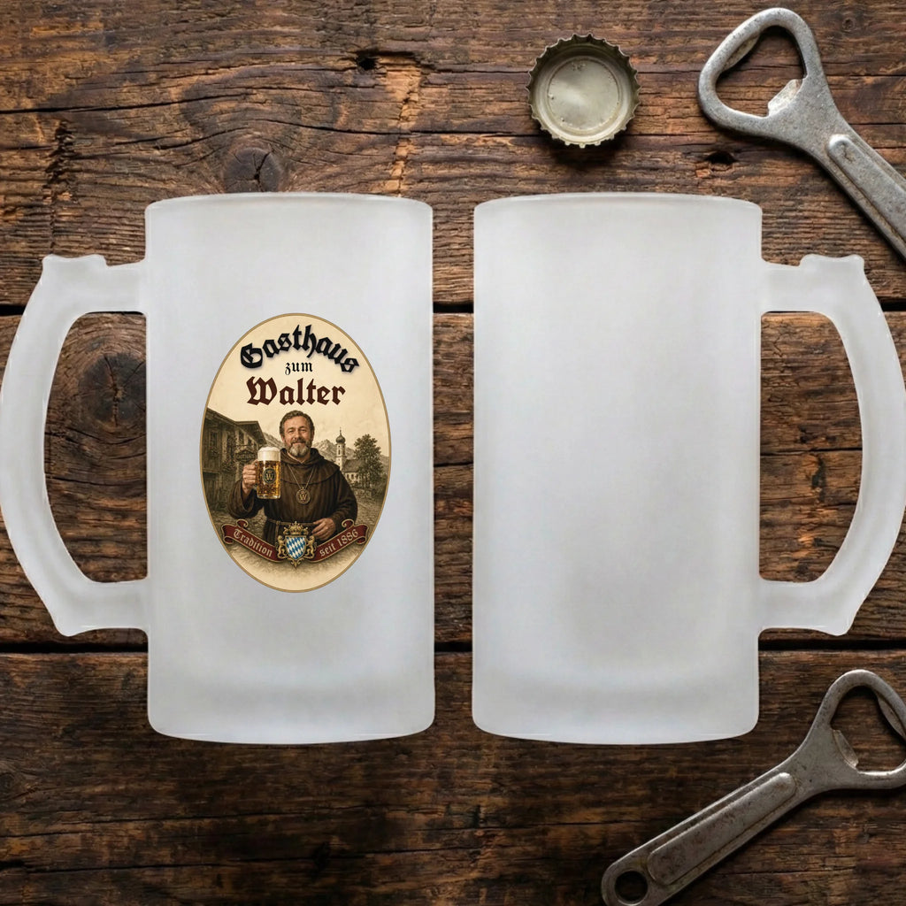 Personalisierter Glas Bierkrug im Gasthaus Design mit Foto und Name - Satiniert