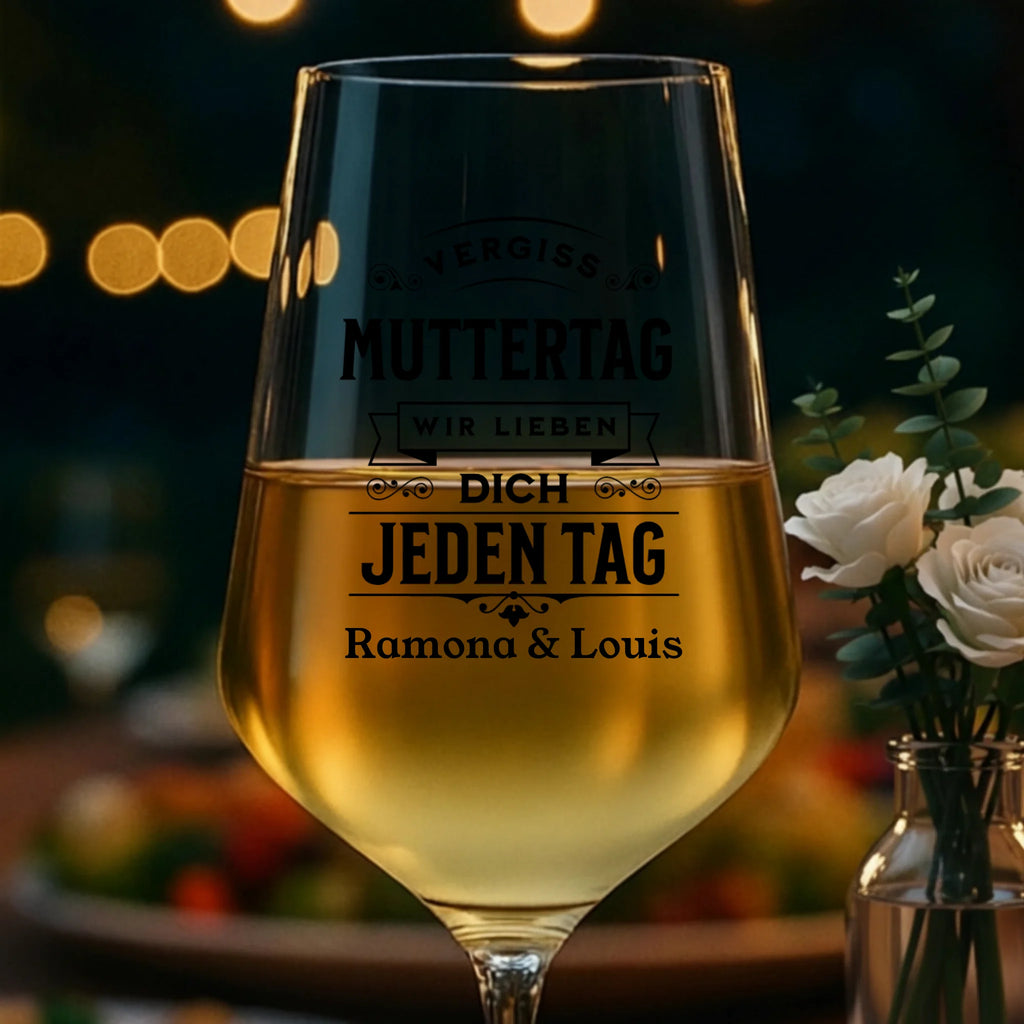 Vergiss Muttertag Weinglas personalisiert mit Namen gefüllt