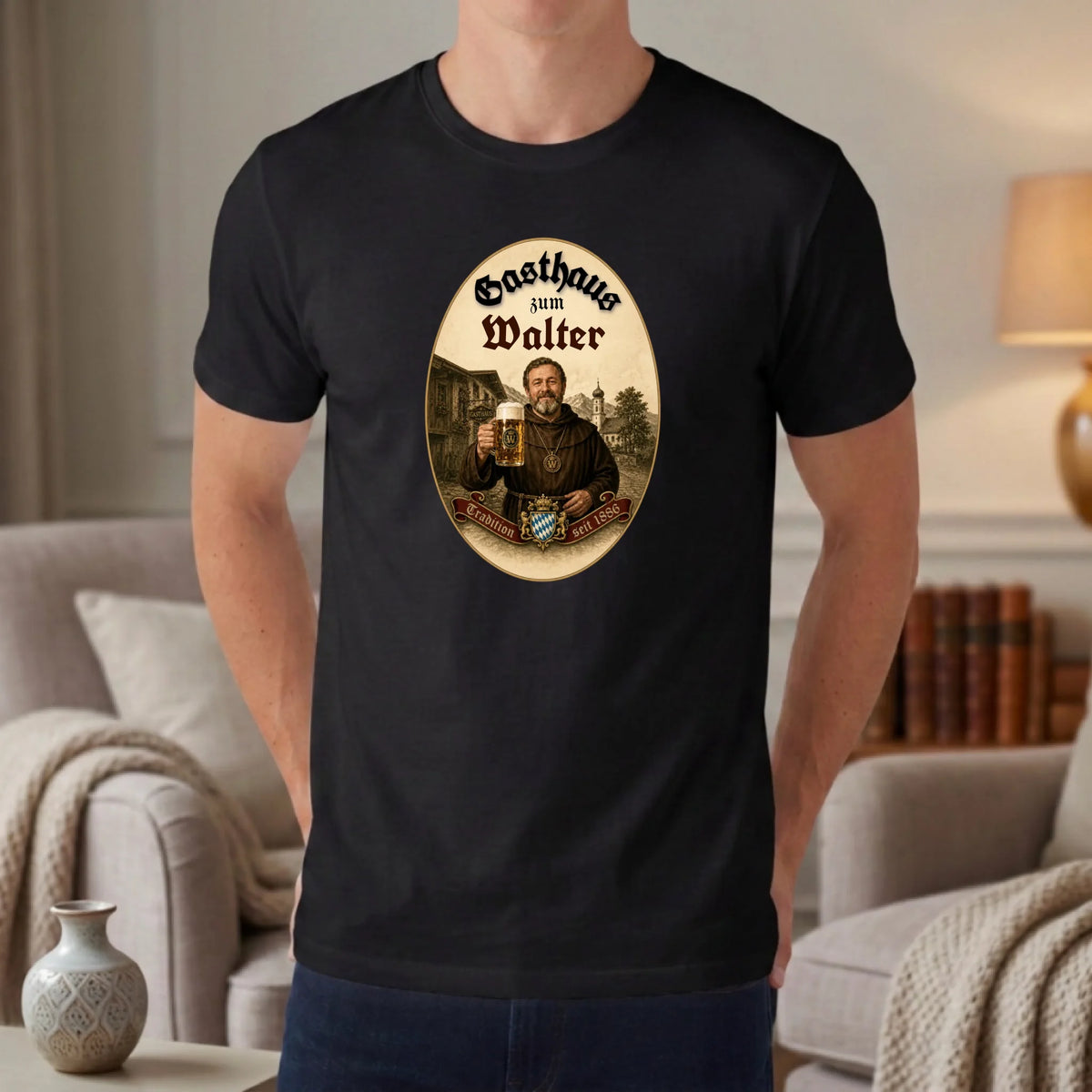 Personalisiertes T-Shirt im Gasthaus Design mit Foto und Namen – schwarz getragen – Geschenk zum Geburtstag